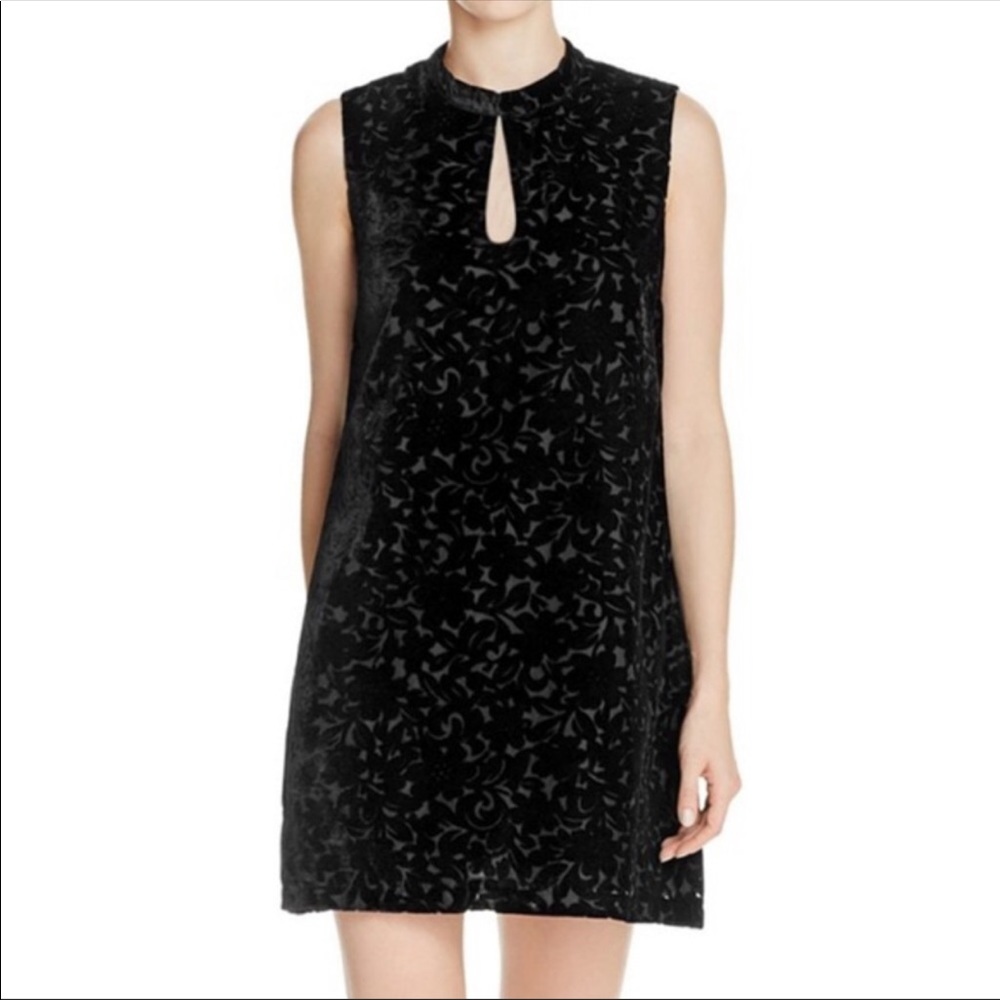 Cupcakes & cashmere black velvet juke shift dress
